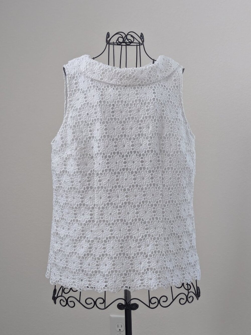 Talbots White Eyelet Lace Shell Top Size 8 Cotton Lined Peter Pan Collar
